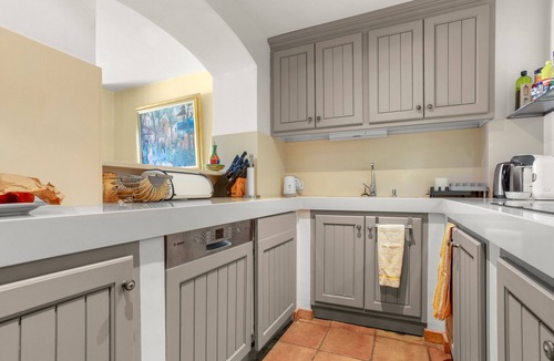 Saint-Tropez House | Holiday Home 'Grillons' with Shared Pool, Wi-Fi and Air Conditioning