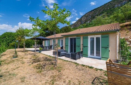 Beauregard-Baret House | Holiday Home 'Le Beauregard - Piscine' with Mountain View, Wi-Fi and Air Conditioning