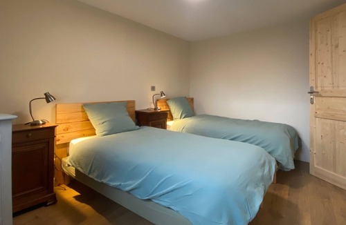 Baratier House | Holiday Home 'La Crémesine' with Mountain View, Private Terrace and Wi-Fi