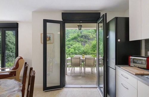Vals-les-Bains House | Holiday Home “La Clémenguite” with Mountain View, Wi-Fi and Air Conditioning
