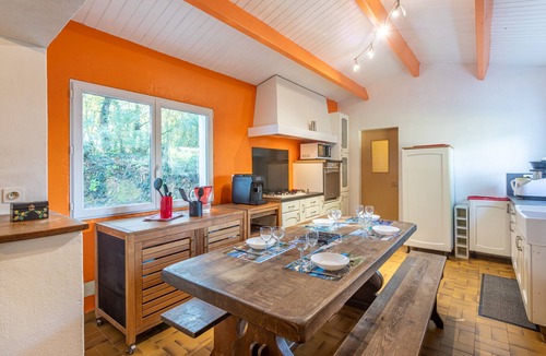 Ile d'Yeu House | Holiday Home 'La Maison de Viviane' - 250m from Beach with Large Private Garden & Wi-Fi