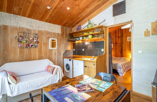 Bedoin House | Holiday Home 'La Poulido' with Private Terrace, Private Garden and Wi-Fi