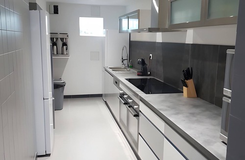 Seynes House | Holiday Home 'Le Mas Du Bouquet' with Mountain View, Wi-Fi and Air Conditioning