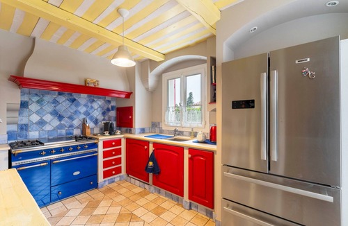 Molleges House | Holiday Home 'Les Dames De Molleges' with Mountain View, Wi-Fi and Air Conditioning