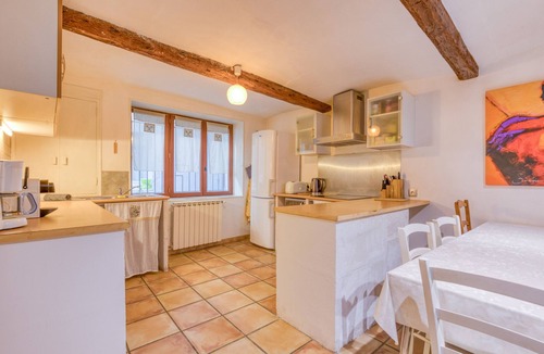 Marsillargues House | Holiday Home 'Maison En Petite Camargue' with Shared Terrace and Wi-Fi