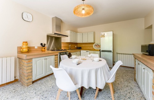 Jonquieres House | Holiday Home "Mas des Amandiers" with Private Pool, Terrace, and Wi-Fi