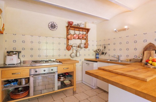 Courry House | Holiday Home 'Mas Du Tilleul' with Private Pool, Private Terrace and Wi-Fi