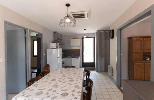 Ruoms House | Holiday Home "Ombre d'Été" with Private Garden & A/C