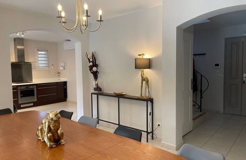 Pont Royal House | Holiday Home 'Villa Avec Piscine Sur Le Golf' with Private Pool, Wi-Fi and Air Conditioning