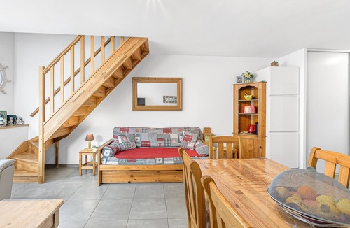 Chabottes House | Holiday Home “Villa Baumelle” with Mountain View, Private Terrace & Wi-Fi