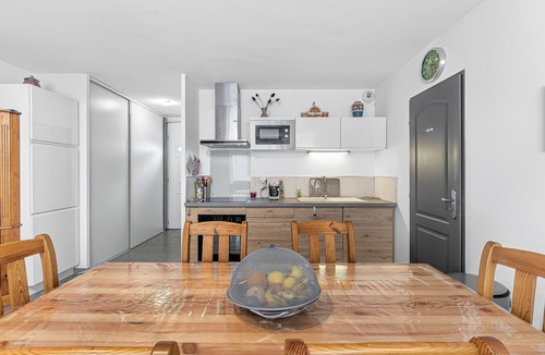 Chabottes House | Holiday Home “Villa Baumelle” with Mountain View, Private Terrace & Wi-Fi