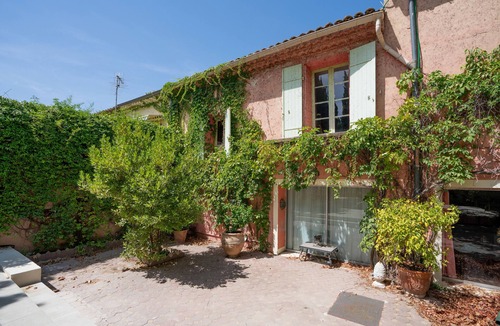 Marsillargues House | Holiday Home with Private Pool, Private Terrace and Wi-Fi