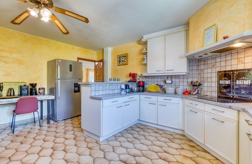 Le Bosc House | Holiday Home with Private Pool, Wi-Fi, and Air Conditioning for 8–14 Guests