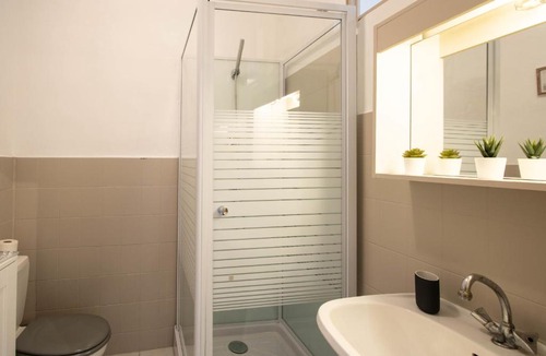 Saint-Lambert Apartment | Holy victor, endoume, Magnificent studio on the ground floor