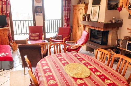 Monetier-les-Bains Apartment | Homerez - Apt. mt. view Le Monêtier-les-Bains