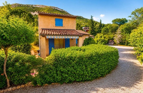 La Roche-sur-le-Buis Apartment | Homerez - Apartment in La Roche-sur-le-Buis