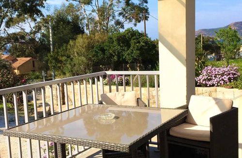 Galeria Apartment | Homerez - Beautiful apartment With sea view and garden