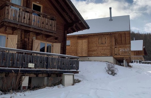 La Joue du Loup Ski Chalet | Homerez - Chalet Dévoluy