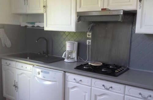 Velleron House | Homerez - Charming House with Private Pool in Velleron