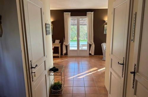 Pont Royal Villa | Homerez - Modern Villa with Private Pool in Mallemort