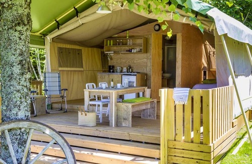 Banes House | Homerez - Property for 4 ppl. with shared pool and terrace at Argences-en-Aubrac