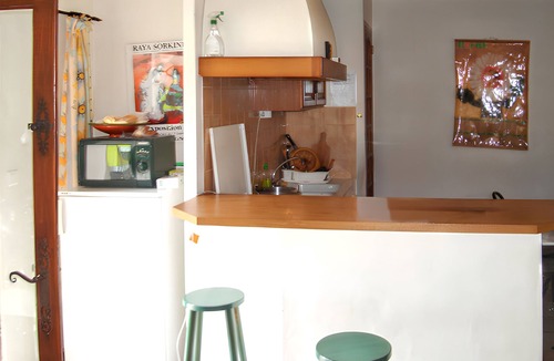 Maubec Apartment | Homerez - Spacious Apartment in Maubec with Shared Pool