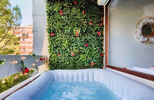 Beaux Arts-Boutonnet Apartment | Homerez - Studio for 2 ppl. with shared pool, jacuzzi and balcony at Montpellier