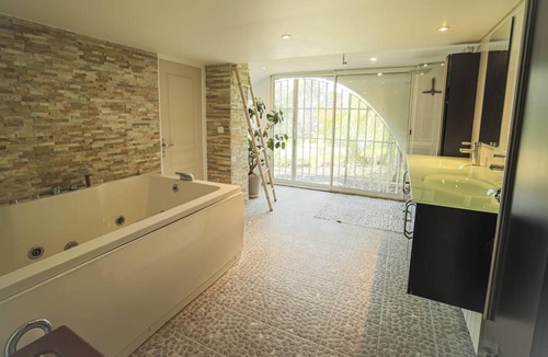 Aubagne Villa | Homerez - Villa 17 km from the beach for 12 pers. with swimming pool and jacuzzi