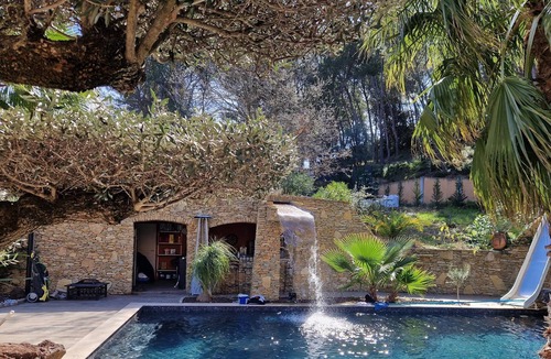 Aubagne Villa | Homerez - Villa 17 km from the beach for 12 pers. with swimming pool and jacuzzi