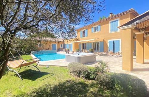 Villars Villa | Homerez - Villa for 10 ppl. with swimming-pool, jacuzzi and garden at Villars