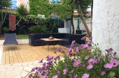 Le Cannet Villa | Homerez - Villa for 5 ppl. with swimming-pool, sea view and garden at Le Cannet