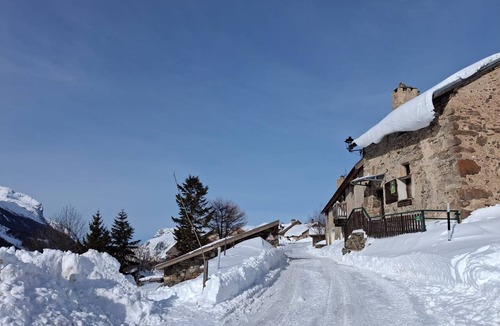 Villar-d'Arene House | House for rent in September in the mountains, located between La Grave and the mountain passes,