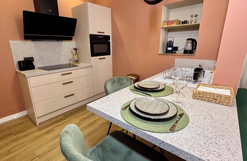 Orange Apartment | House + garage in the heart of ORANGE