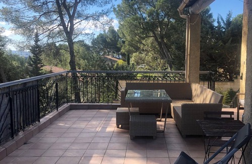 Chateaurenard House | House surrounded by pine trees, 20 min from Avignon and St Rémy de Provence