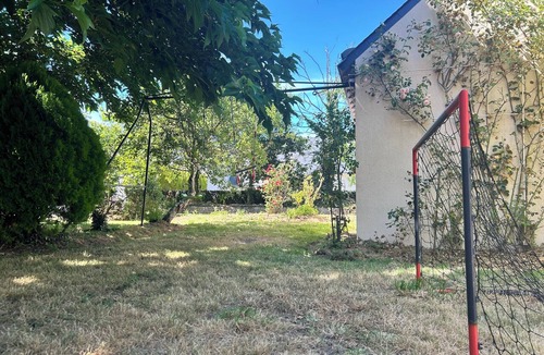 Guerande House | House that sleeps 14, 200 meters from the ramparts, the marshes, the beaches, and Brière