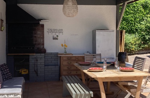 Saint-Martin-d'Uriage House | House with beautiful swimming pool and wooded garden inviting you to laze around
