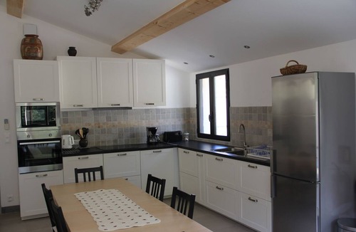 Cadenet House | House with a pool and an enclosed garden on an olive grove estate. Pets welcome!