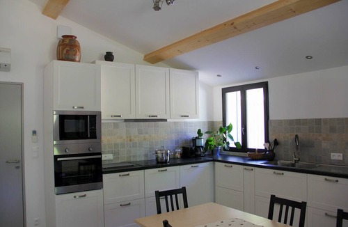 Cadenet House | House with a pool and an enclosed garden on an olive grove estate. Pets welcome!