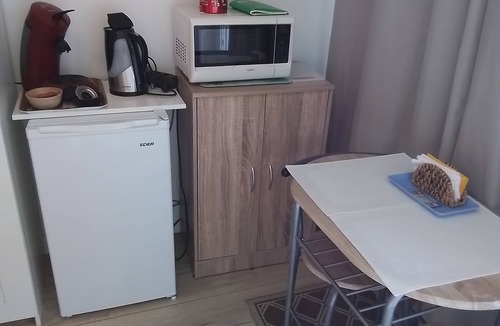 Lunel Bed & Breakfast | Ideal studio for a short stay, 20 minutes from the beaches between Nîmes and Montpellier