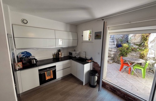 8th Arrondissement House | In Les Goudes, air-conditioned house with a view, close to the sea, large landscaped garden, quiet location.