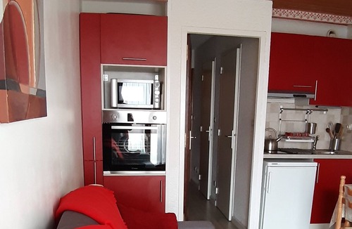 Mont-de-Lans Apartment | In the centre of the resort, at the foot of the slopes & close to all ameneties