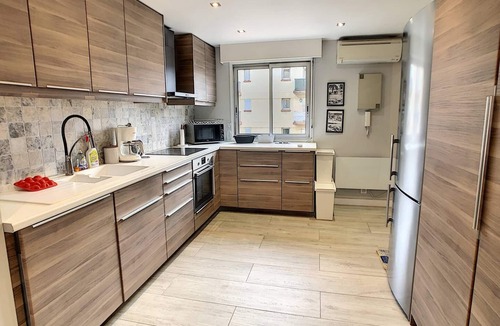 Sainte-Maxime City Centre Apartment | In the City and near the beach