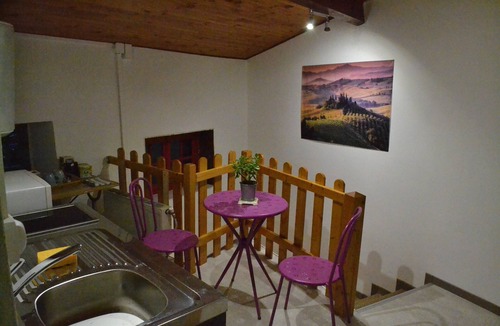 Egliseneuve-pres-Billom Bed & Breakfast | independent studio in house in the countryside