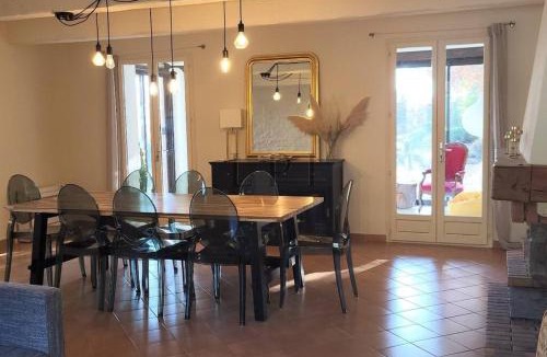Saint-Saturnin-les-Apt Villa | Jolie maison avec vue imprenable, piscine, jeu de boules, calme au cœur du Luberon