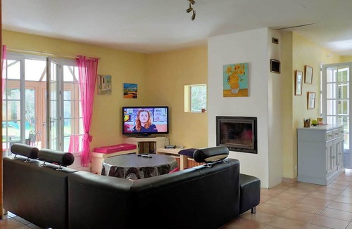 Robion Villa | Jolie Villa Avec Piscine et Grand Jardin au Pied du Lubéron