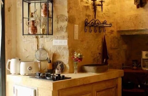 Caderousse House | Kings’ Suite - Château d’Ancezune & Plunge Pool