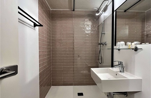 Vitrolles Hotel | Kyriad Vitrolles - Marseille Aeroport