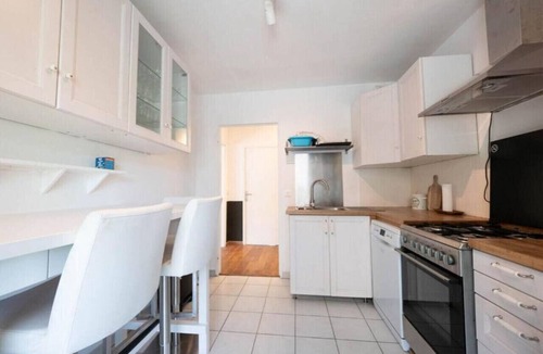 Gares Apartment | L`élégant - Terrasse et climatisation