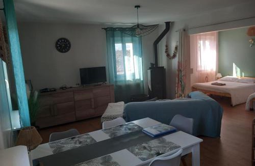 Saint-Front Apartment | "L'Abri" massif du Mézenc, massages bien être