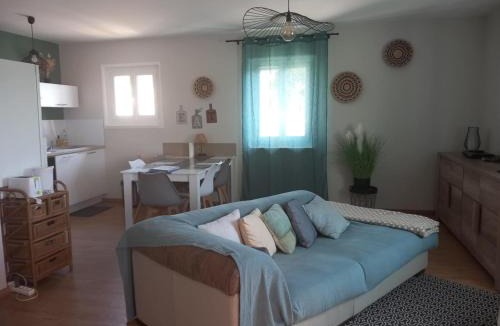 Saint-Front Apartment | "L'Abri" massif du Mézenc, massages bien être